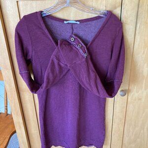 Amerikanable Raw Edge Button Cuff Thermal long sleeve top Maroon Size Small.